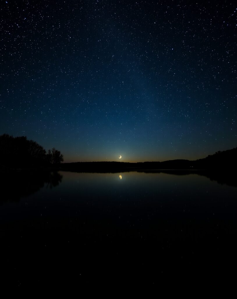 Calm Lake Under a Starlit Sky – free AI stock image