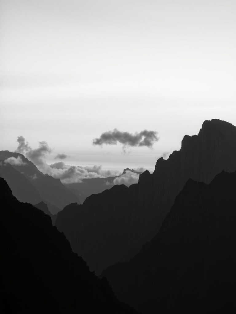 Elegant Monochrome Landscape of Tranquil Mountains – free AI stock image