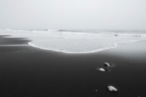Monochrome Waves on a Serene Beach – free AI stock image