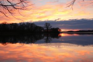 Quiet Lake Reflection at Sunset – free AI stock image