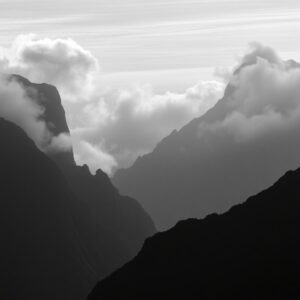 Serene Monochrome Mountain Landscape – free AI stock image
