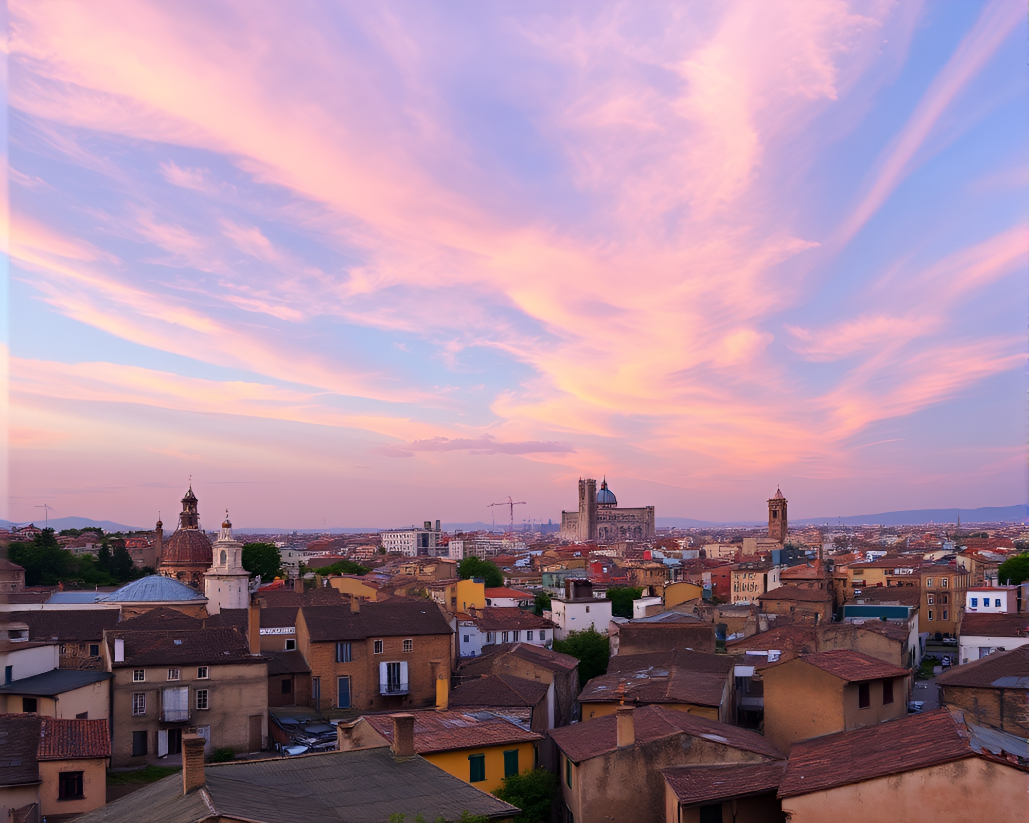 Pastel Sky over Bustling Metropolis with Rustic Buildings – free AI stock image