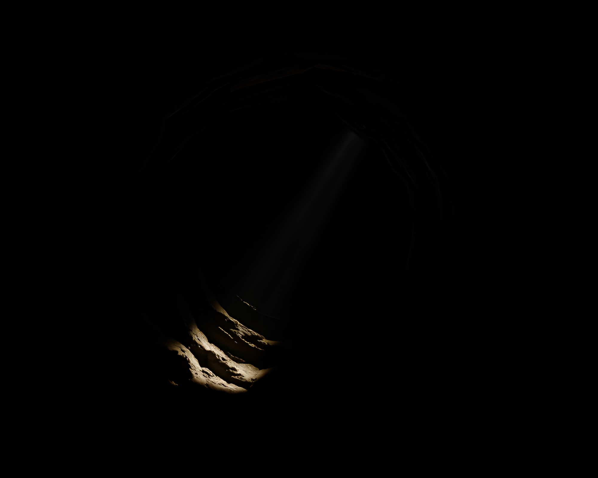 Cavernous Glow: Porchlight Dimly Illuminating Concentric Circles – free AI stock image