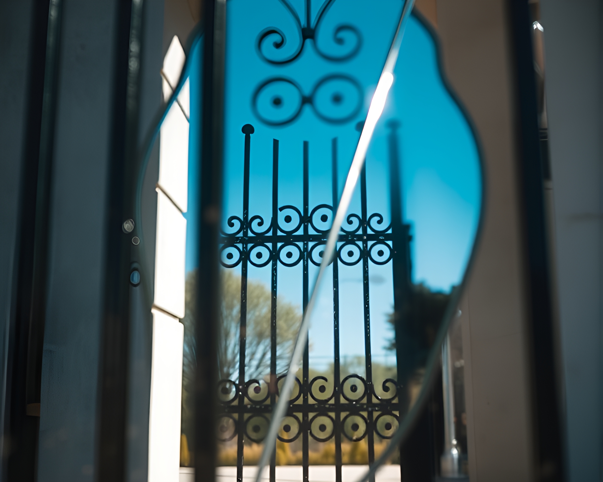 Ethereal Iron Gate Reflections – free AI stock image