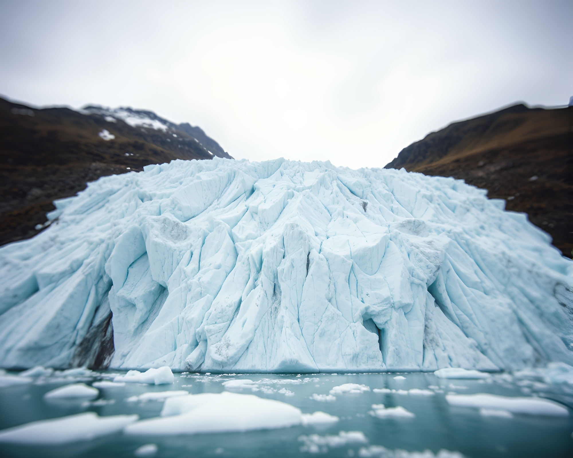 Glacial lens distortion in soft subdued lighting – free AI stock image