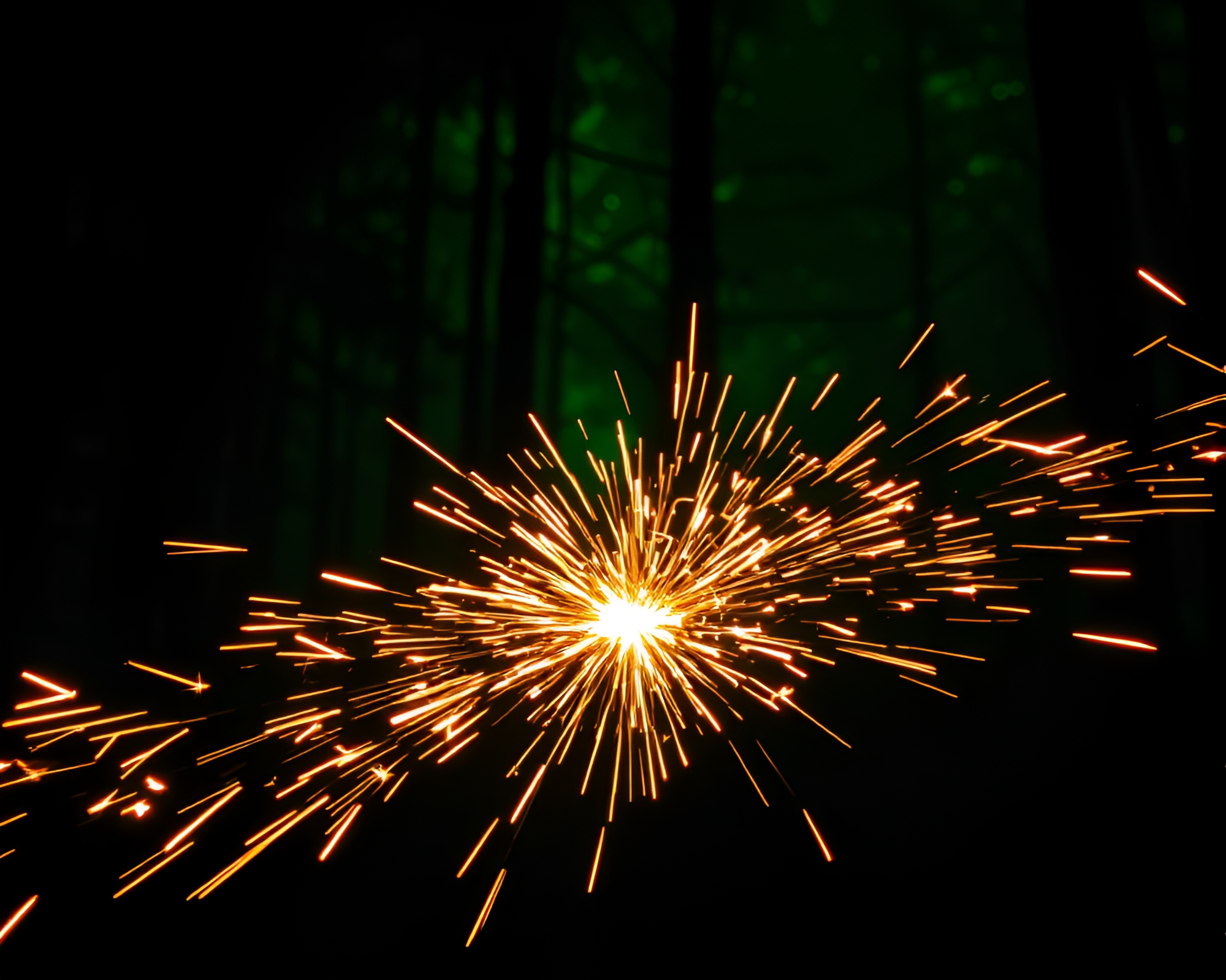 Enchanting Forest Green Neon Sign with Sparkler Trails – free AI stock image