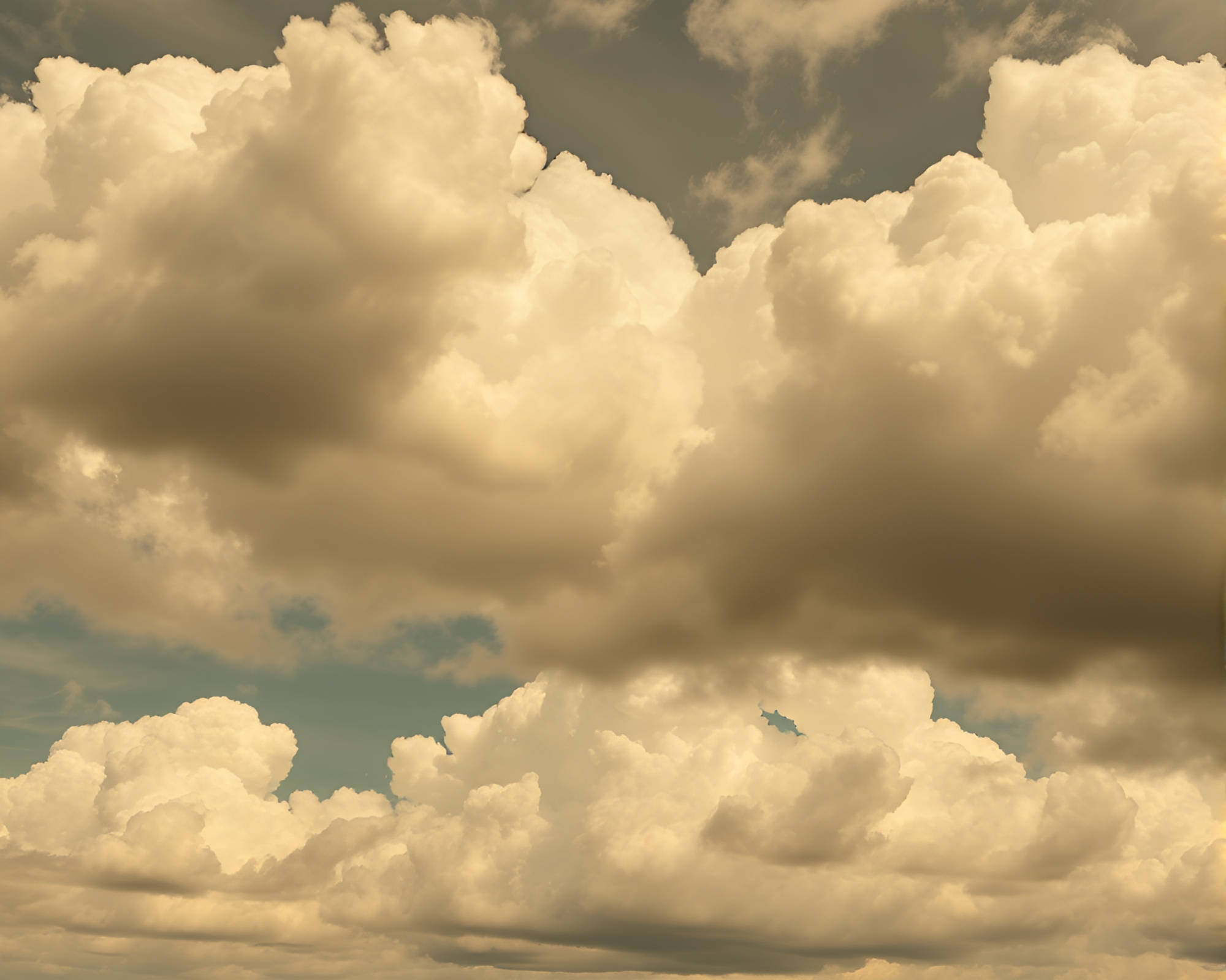 Stereoscopic Peacock Feather Cloud Formations – free AI stock image