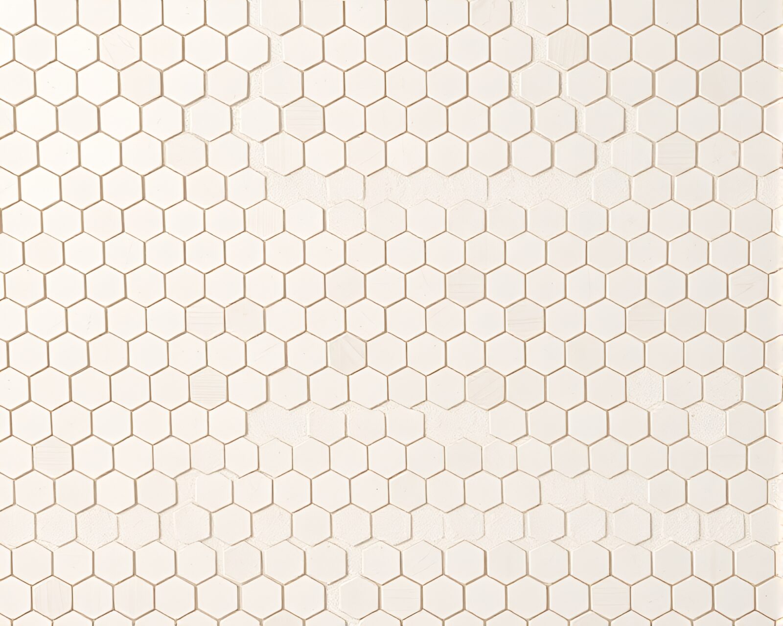 Hexagonal tiling with pebble beach in a warm off-white palette