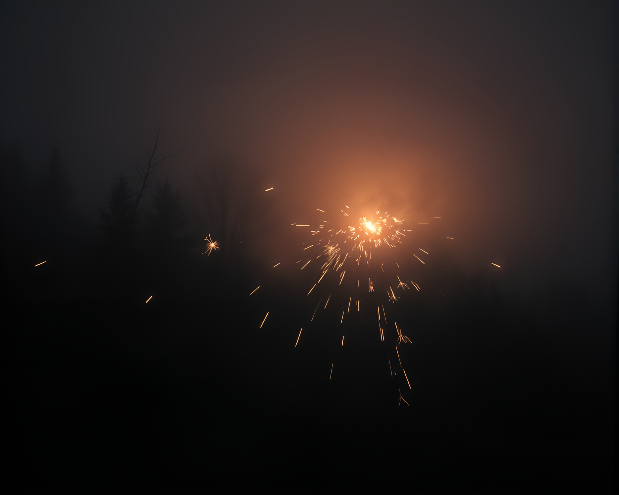 Sparkling Apple Cider in Desaturated Atmosphere – free AI stock image