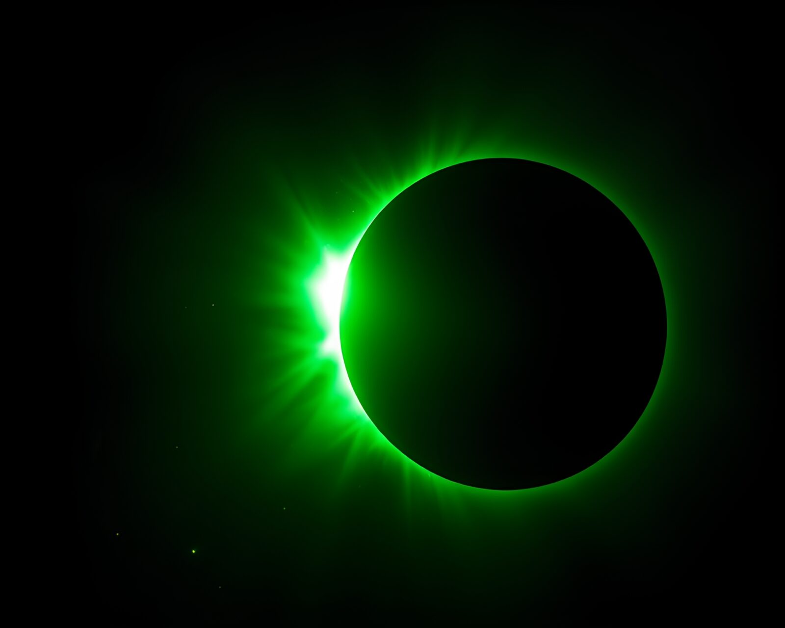 Stunning stereograph of solar eclipse with emerald green highlights