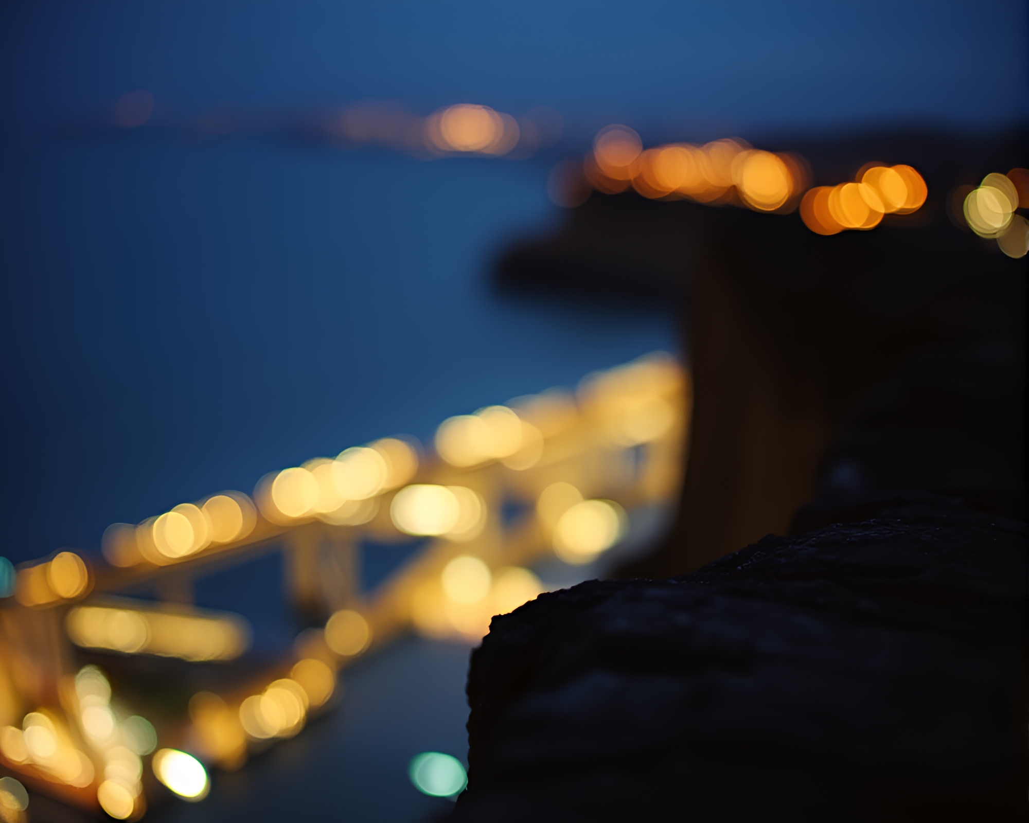 Cliffside Bokeh Lights: Retro Film Grain Composition – free AI stock image