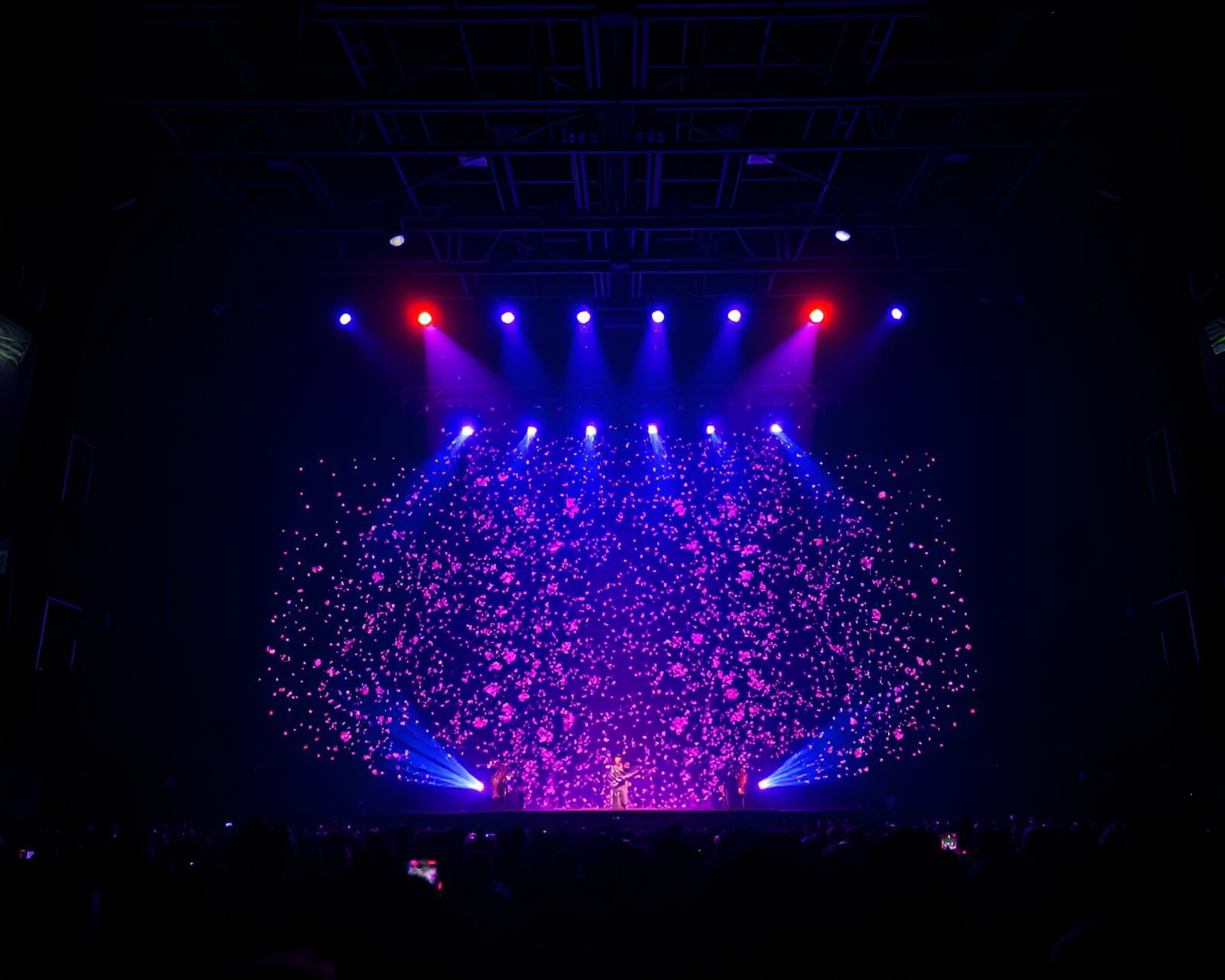 Wide-angle screenprint dots depict dynamic quantum stage lighting.