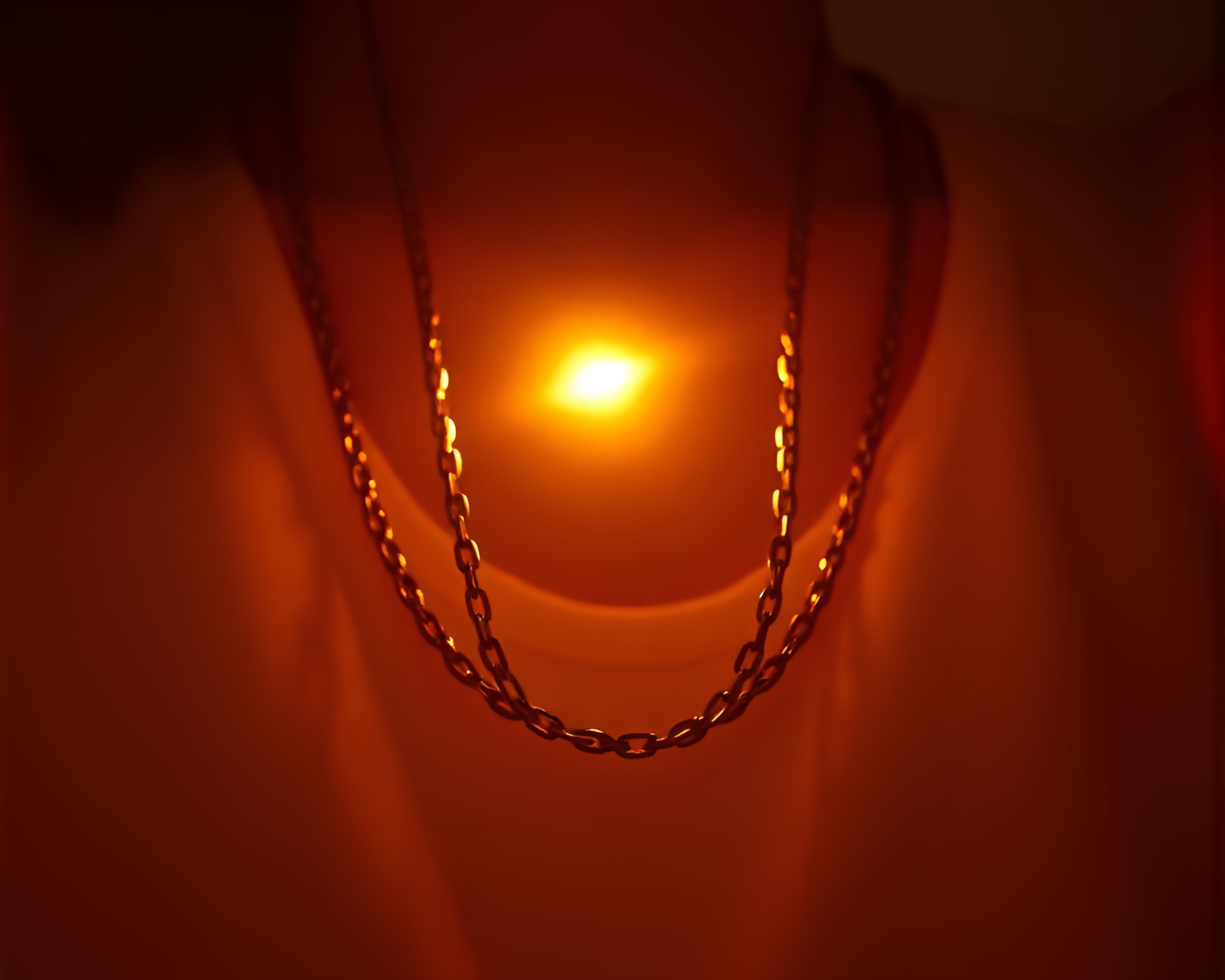 Vintage Necklace in Warm Midday Glow – free AI stock image