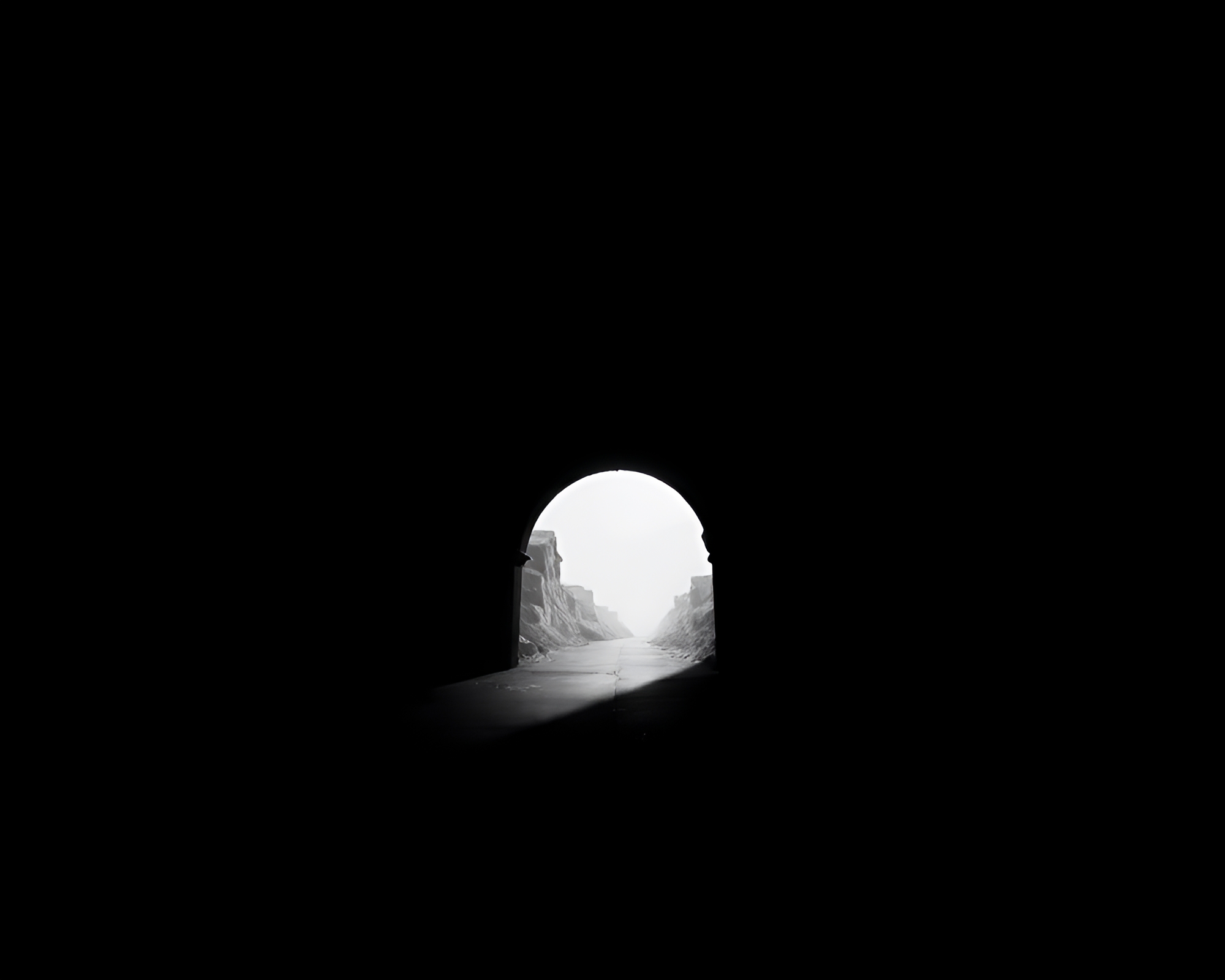Starry Silhouette Tunnel Entrance with Monochrome Vignette – free AI stock image